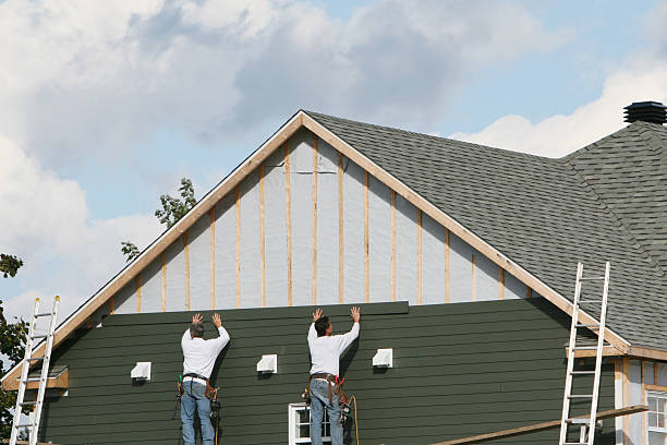 Professional Siding technician working in Farmersville, TX